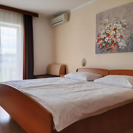 Guest House Katarina Malinska Luaran gambar