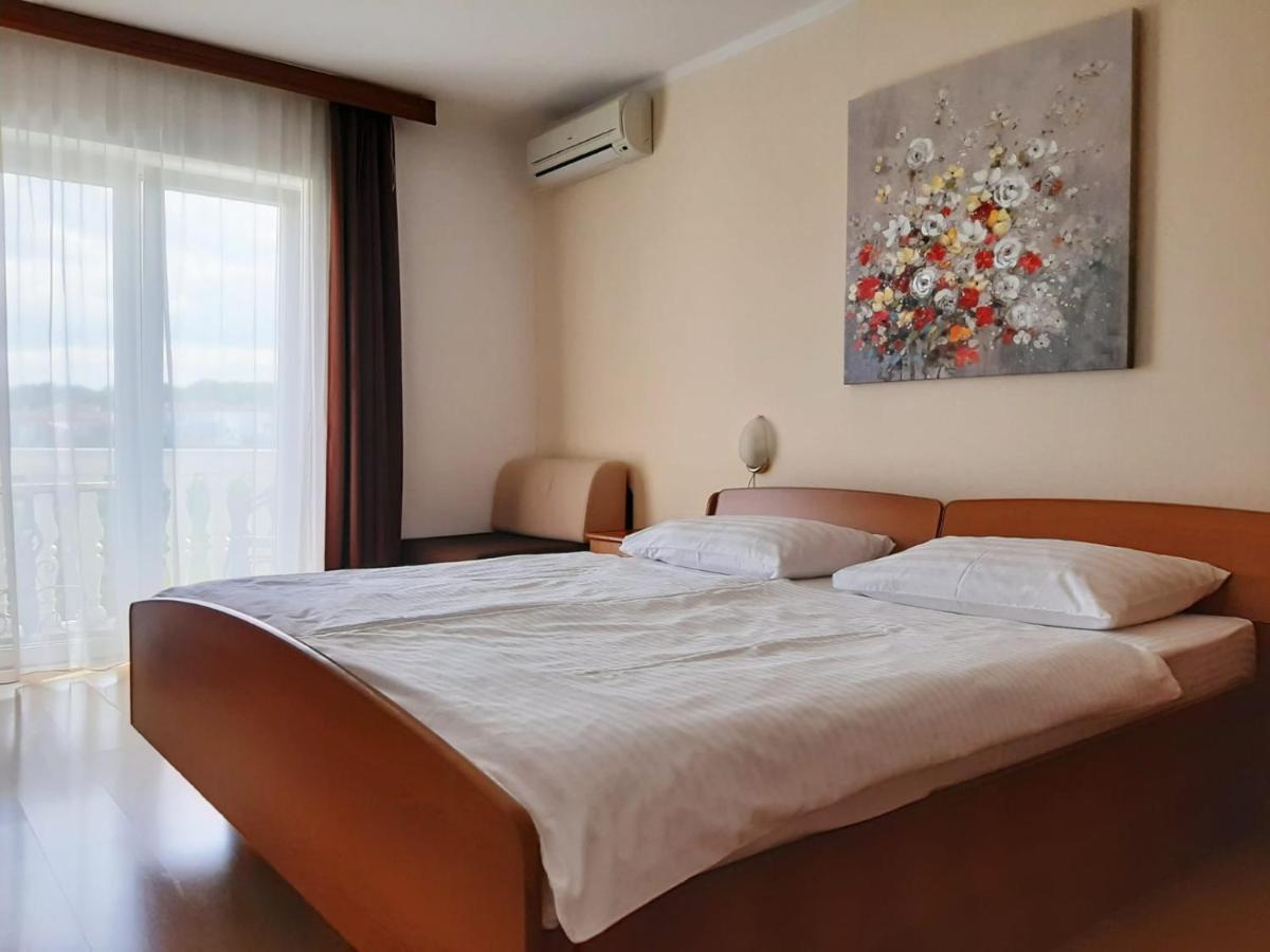 Guest House Katarina Malinska Luaran gambar