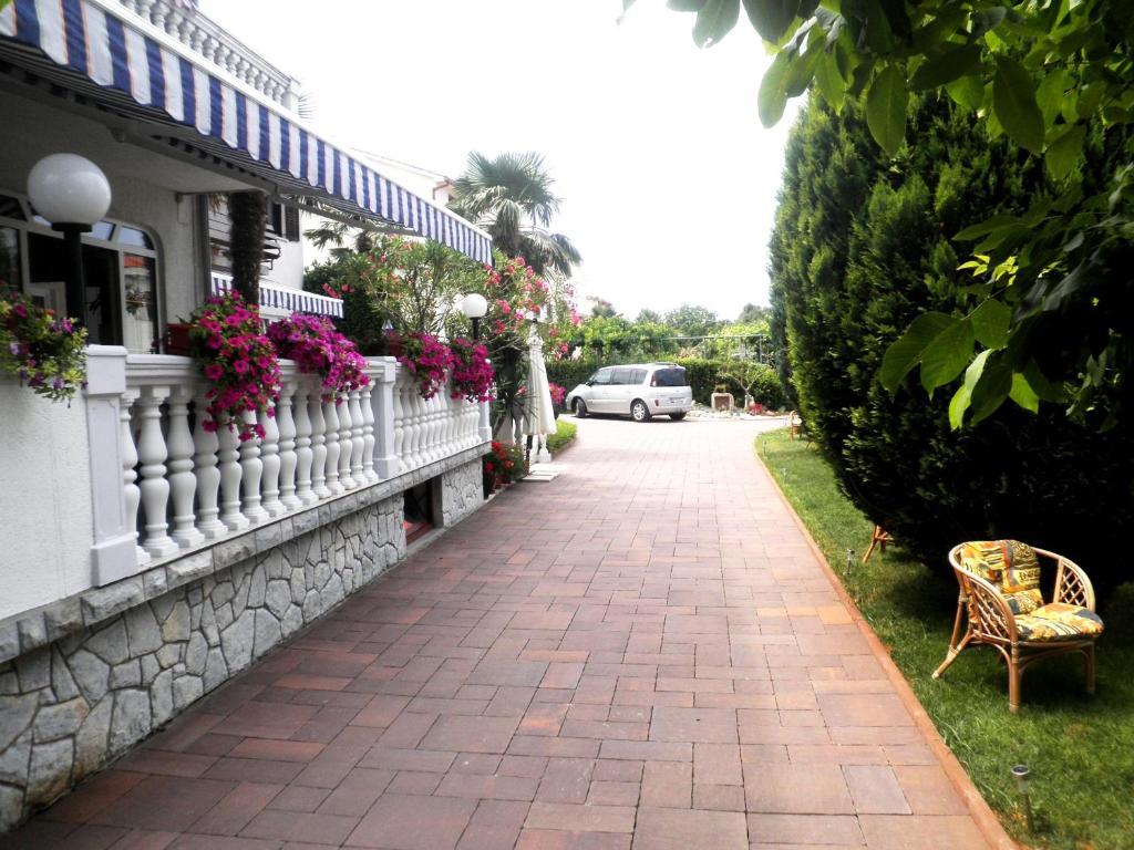 Guest House Katarina Malinska Luaran gambar